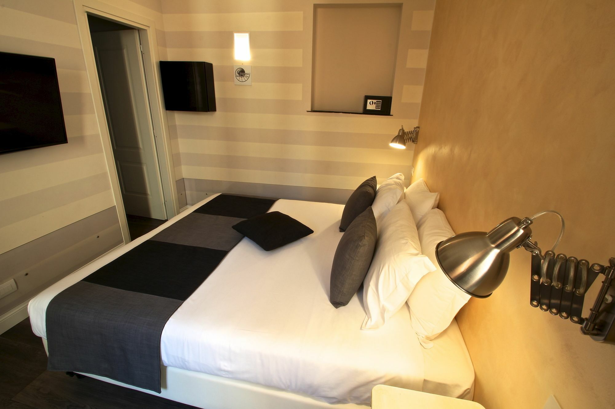 สปัญญา ซีเคร็ต รูม Hotel โรม ภายนอก รูปภาพ